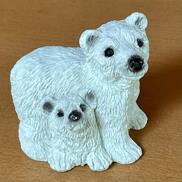 Resin Polar Bear Figurine - Picture 1 of 6